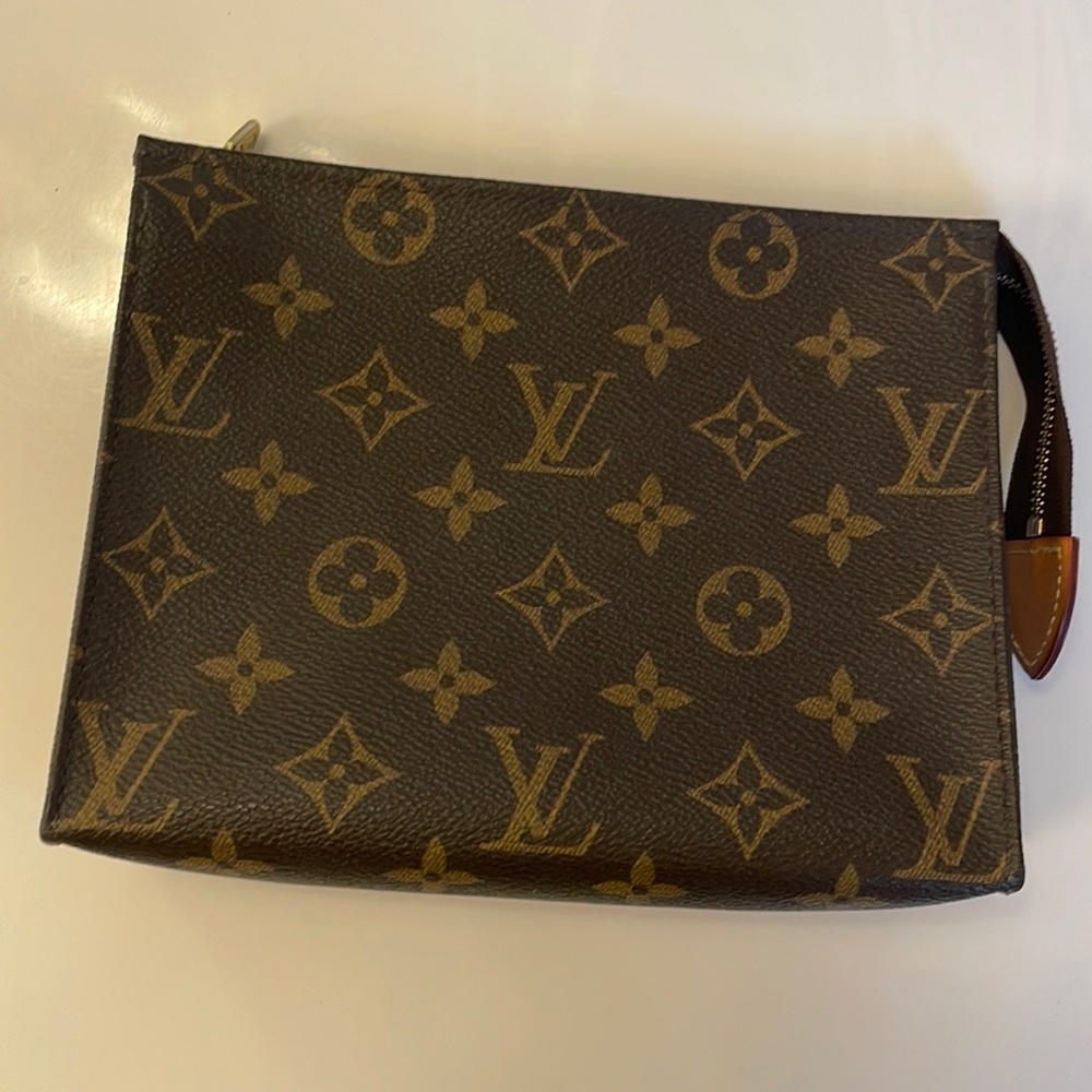 Louis Vuitton Toiletry 15